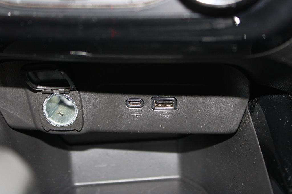 Used 2025 Chevrolet Trax LT FWD image 47