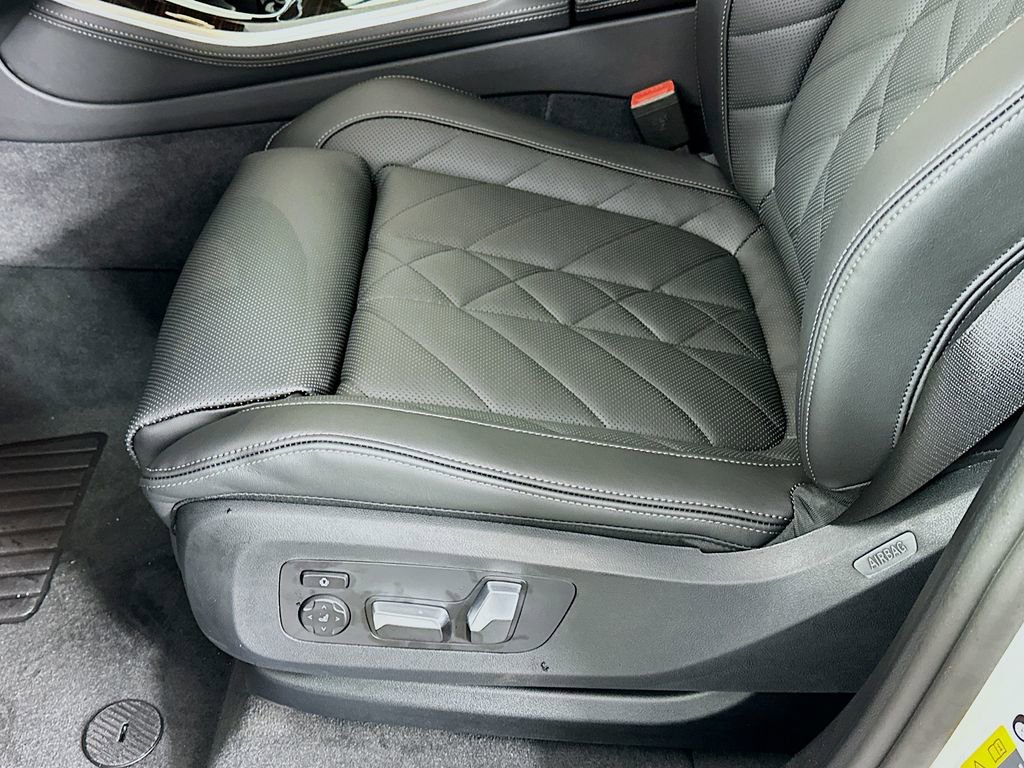 Used 2025 BMW X5 xDrive50e image 24
