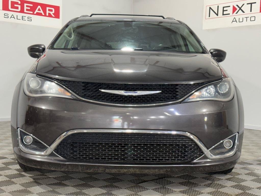 Used 2018 Chrysler Pacifica Touring-L FWD image 4