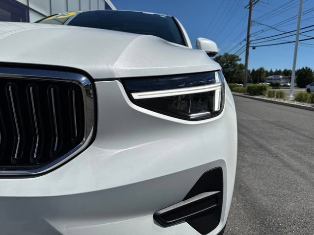 Certified 2025 Volvo XC40 B5 Core AWD/4WD image 8