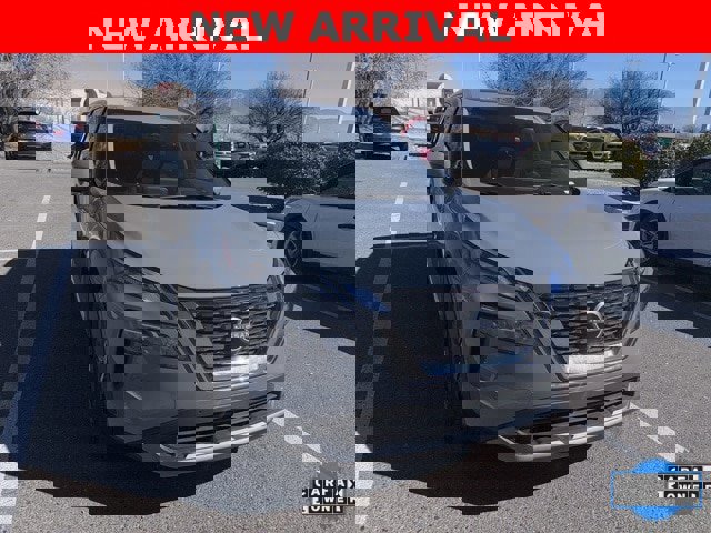 Used 2023 Nissan Rogue SL w/ SL Premium Package image 2