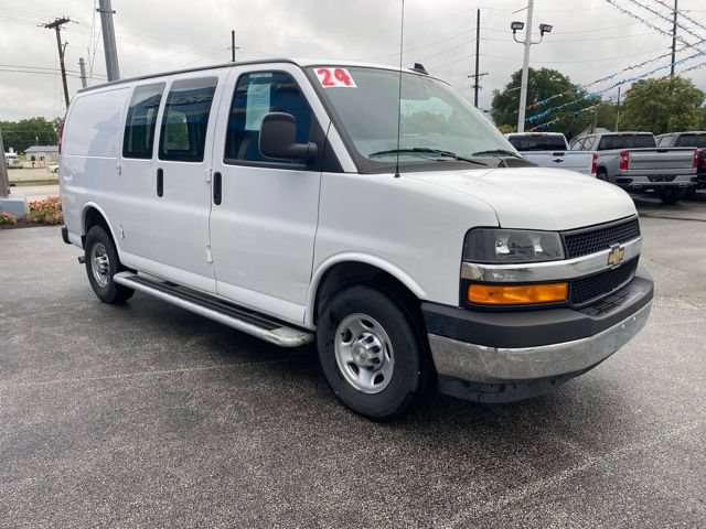 Used 2024 Chevrolet Express 2500 w/ Driver Convenience Package RWD image 7