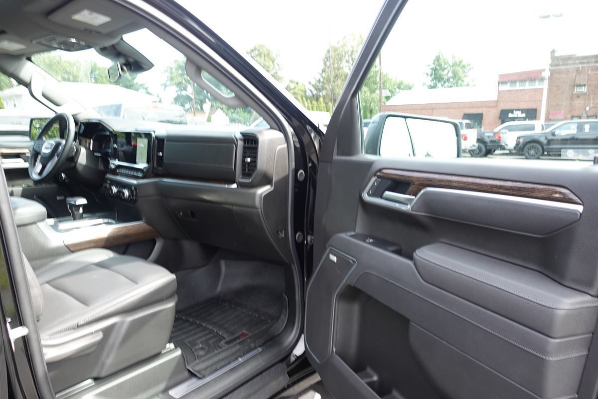 Used 2025 GMC Sierra 1500 Elevation w/ Elevation Premium Package AWD/4WD image 37