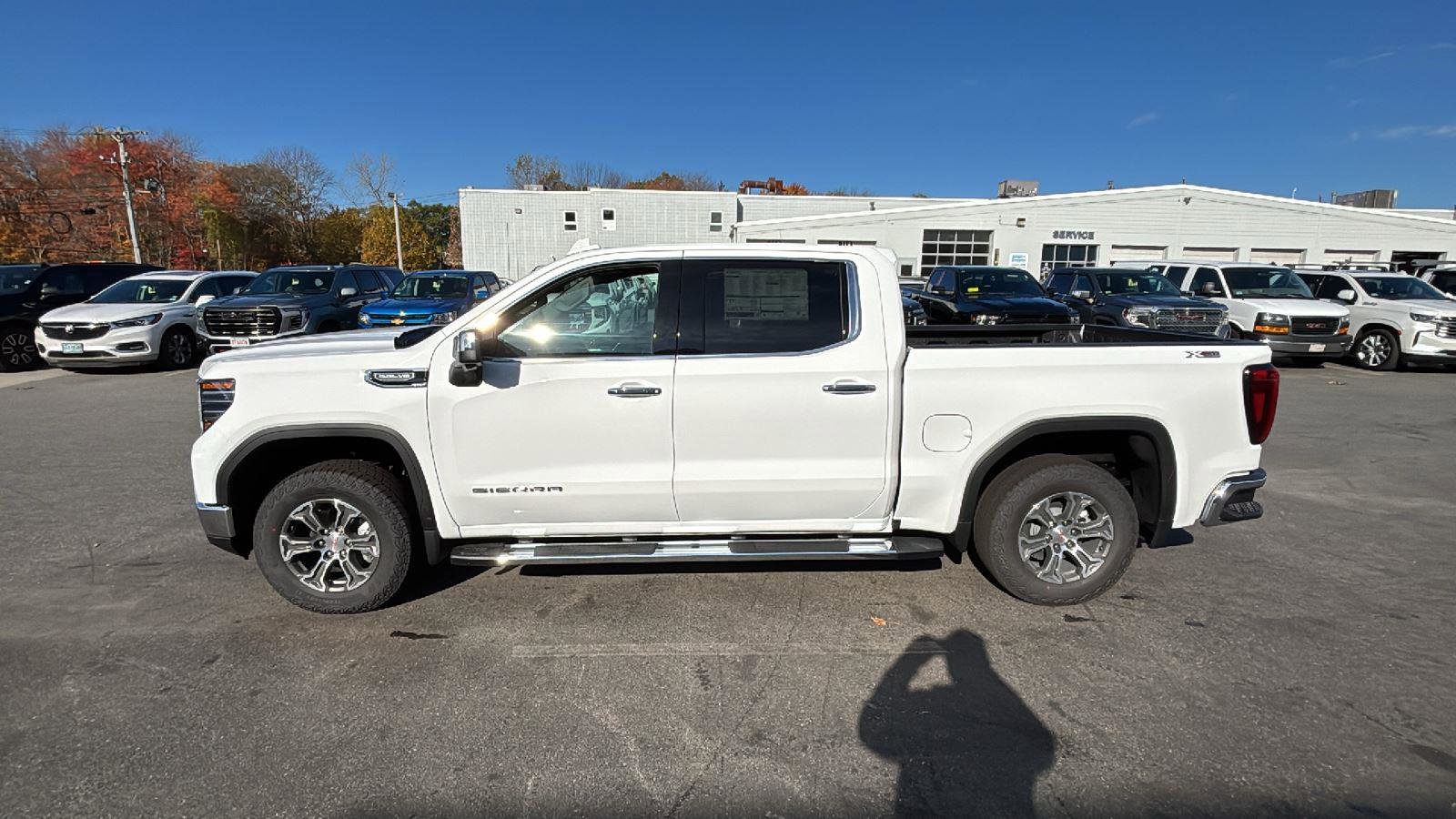 New 2026 GMC Sierra 1500 SLT w/ SLT Convenience Package image 4