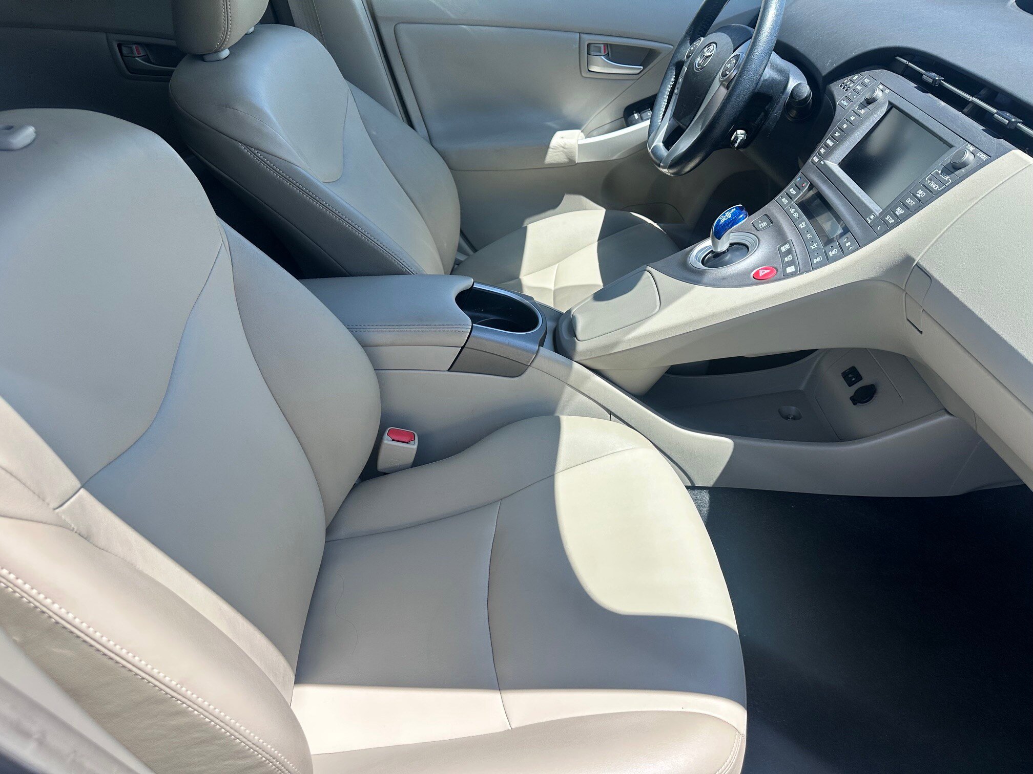 Used 2015 Toyota Prius Four w/ Deluxe Solar Roof Package FWD image 10