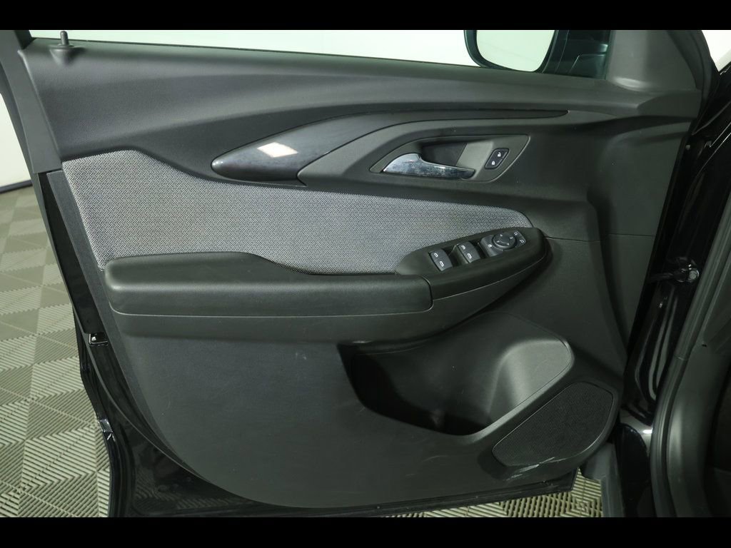 Used 2023 Chevrolet TrailBlazer LT w/ Convenience Package image 22