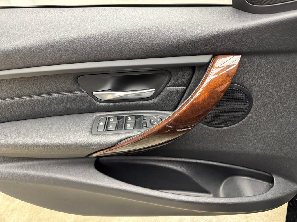 Used 2015 BMW 320i xDrive Sedan AWD/4WD image 11