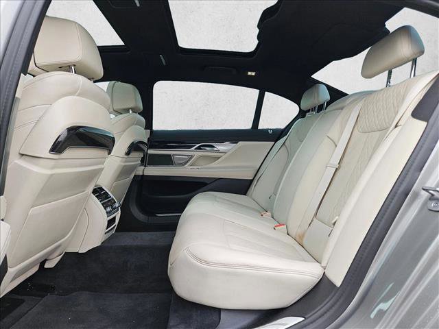 Used 2022 BMW 750i xDrive w/ M Sport Package image 18