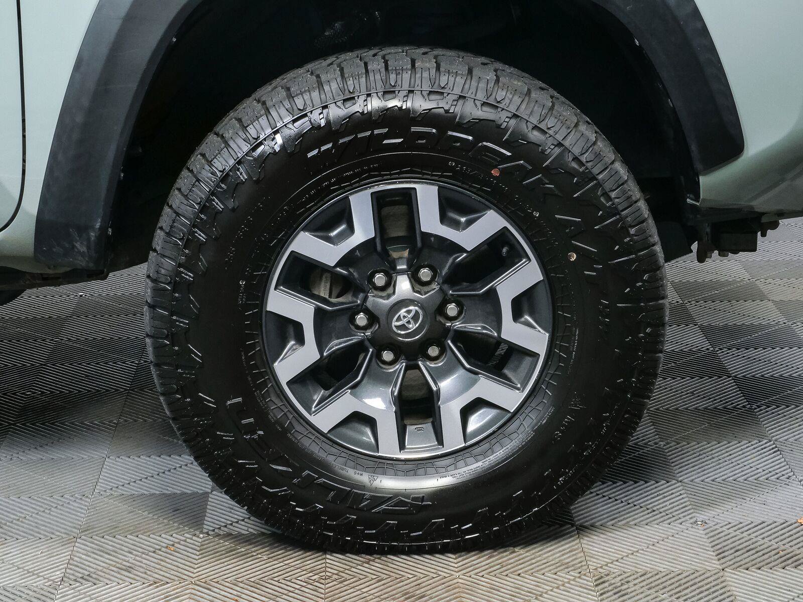 Used 2022 Toyota Tacoma TRD Off-Road AWD/4WD image 35