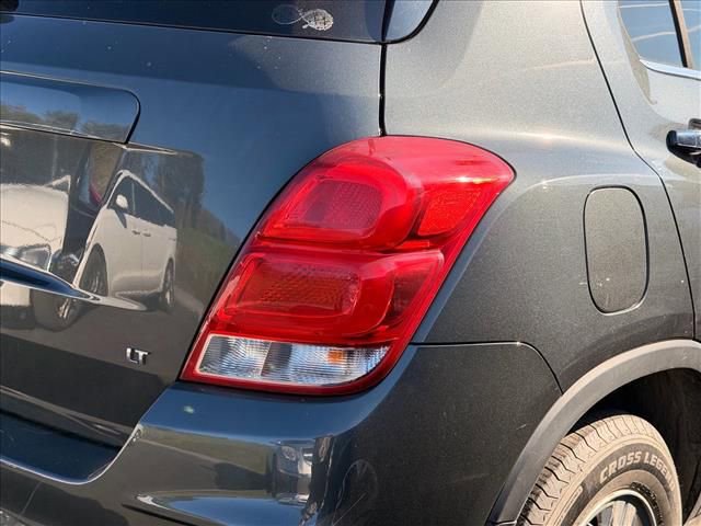 Used 2018 Chevrolet Trax LT w/ LT Convenience Package image 16