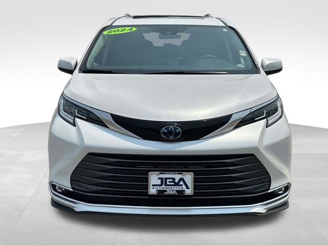 Used 2024 Toyota Sienna Limited AWD/4WD image 24