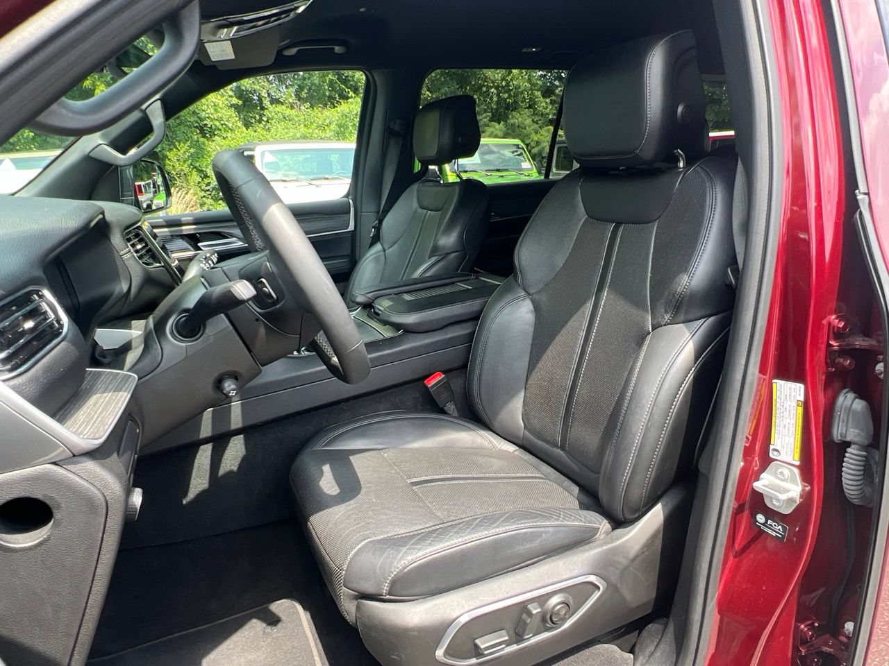 Used 2024 Jeep Wagoneer Series II w/ Flexible Seating Group AWD/4WD image 10