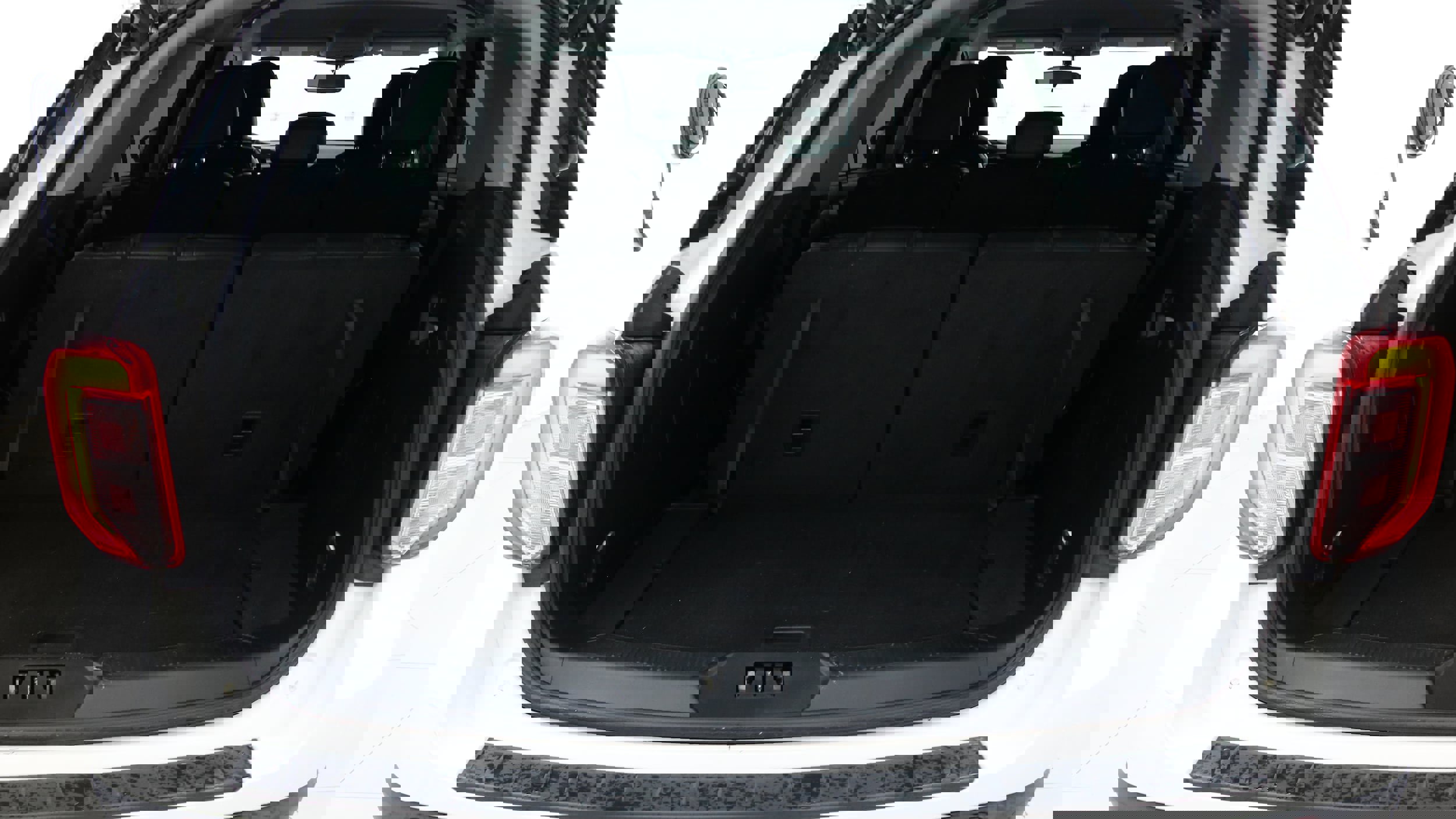 Used 2023 Ford Explorer XLT w/ Equipment Group 202A image 10