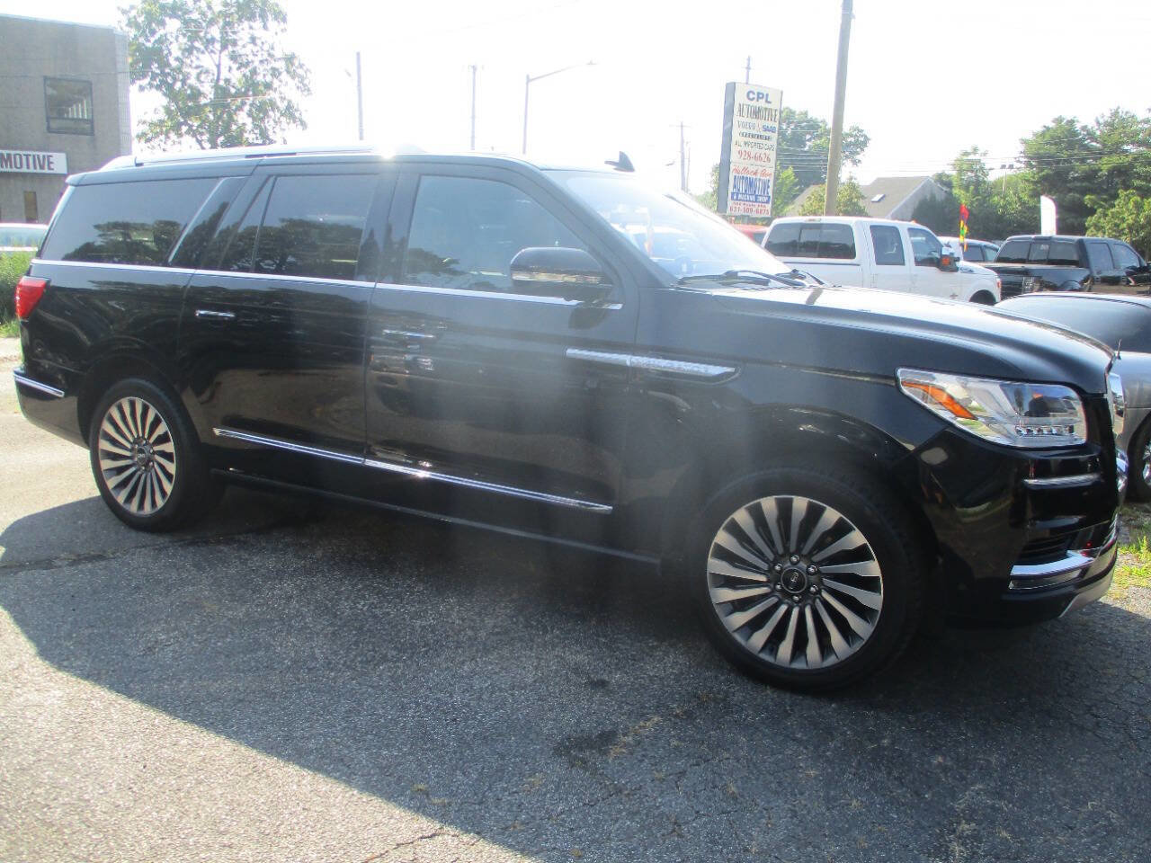 Used 2020 Lincoln Navigator L Reserve w/ Luxury Package image 4