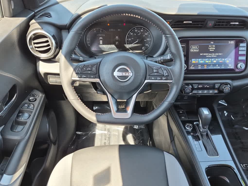 Used 2023 Nissan Kicks SR w/ SR Premium Package FWD image 8