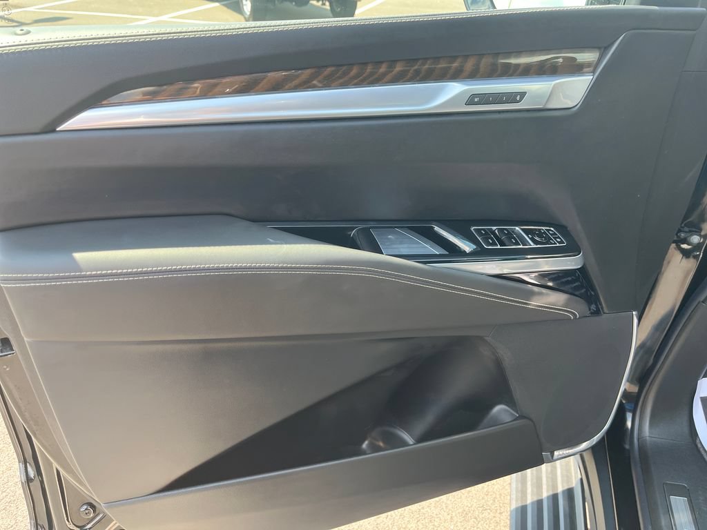 Used 2026 Cadillac Escalade ESV Platinum Sport AWD/4WD image 11