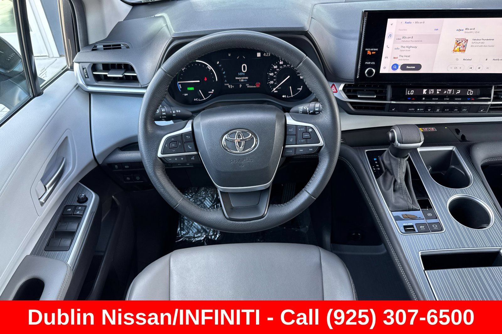 Used 2025 Toyota Sienna XLE FWD image 17