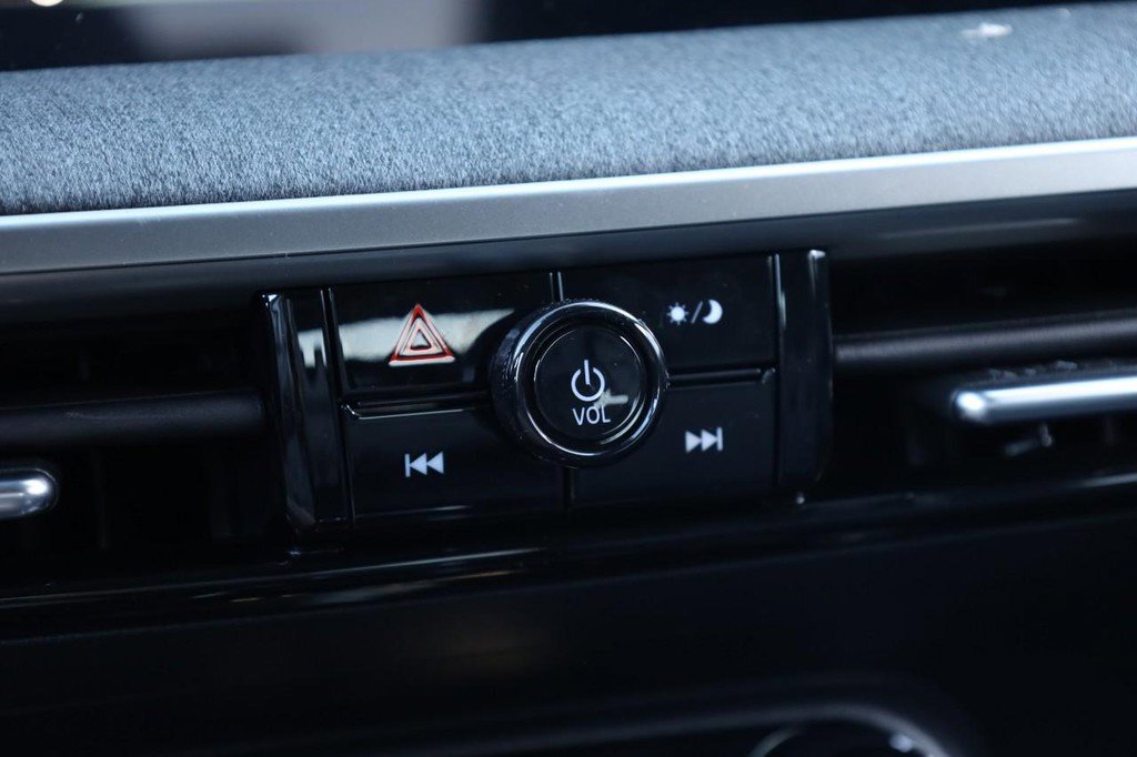 New 2026 Nissan Kicks SV image 13