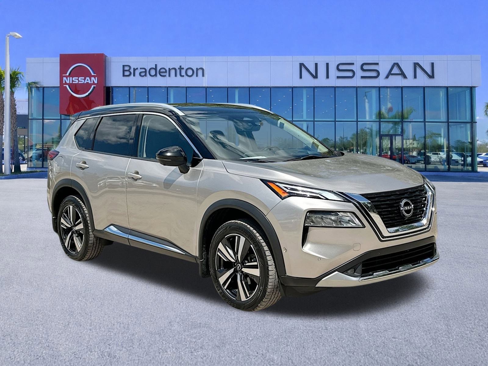 Used 2022 Nissan Rogue Platinum w/ Head-Up Display Package image 3