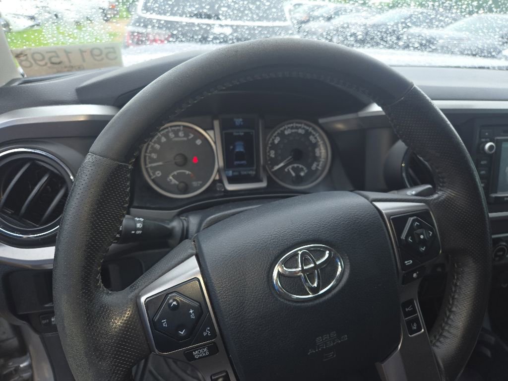 Used 2018 Toyota Tacoma SR5 RWD image 2