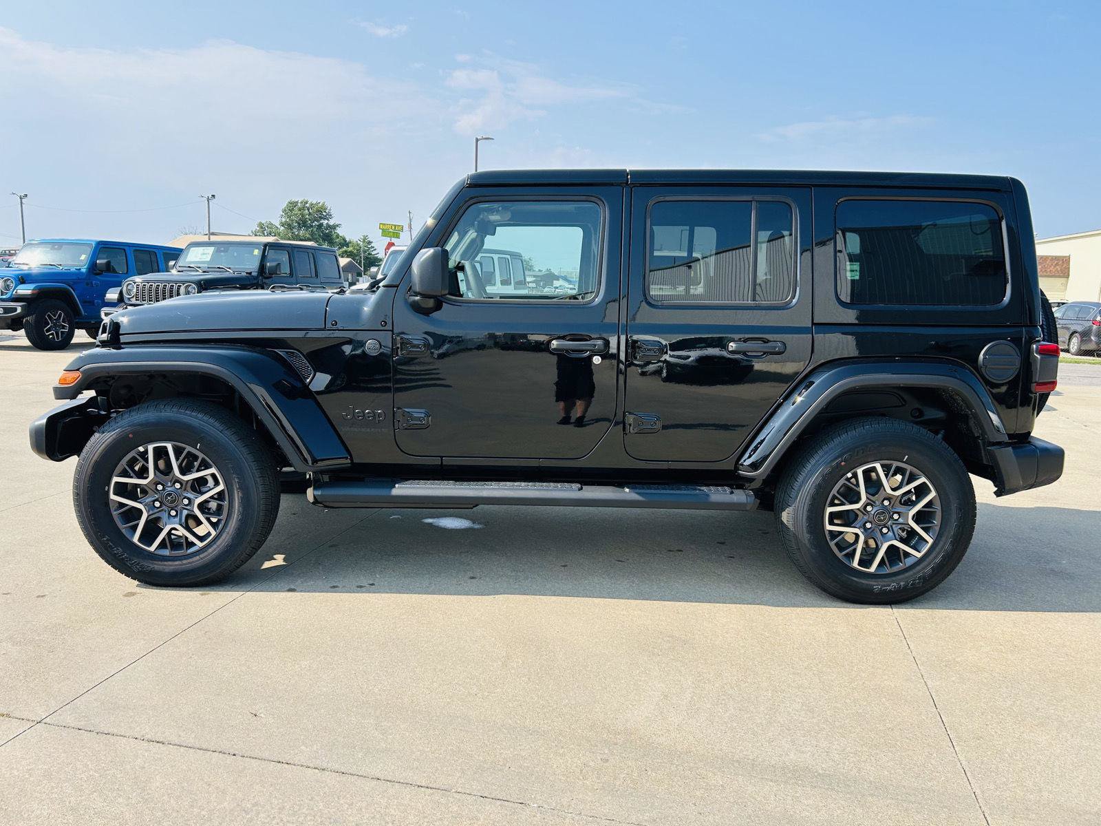 New 2026 Jeep Wrangler Unlimited Sahara w/ Technology Group AWD/4WD image 35