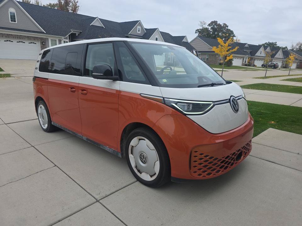 Used 2025 Volkswagen ID. Buzz Pro S Plus RWD image 3