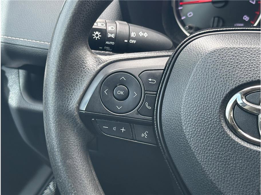 Used 2020 Toyota RAV4 XLE image 22