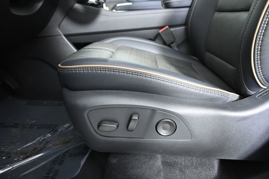Used 2025 Chevrolet Traverse High Country w/ LPO, Floor Liner Package image 23