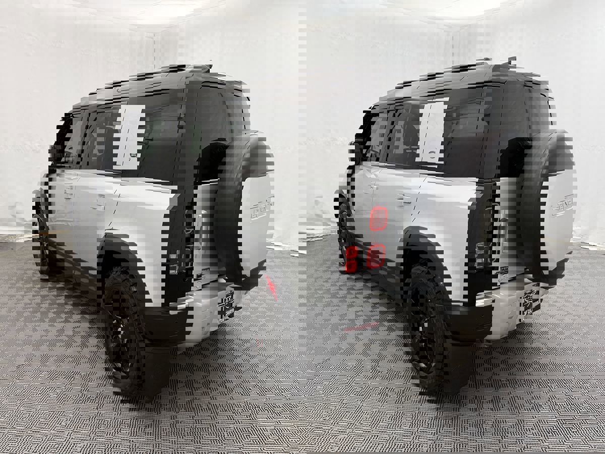 Used 2020 Land Rover Defender 110 First Edition image 7