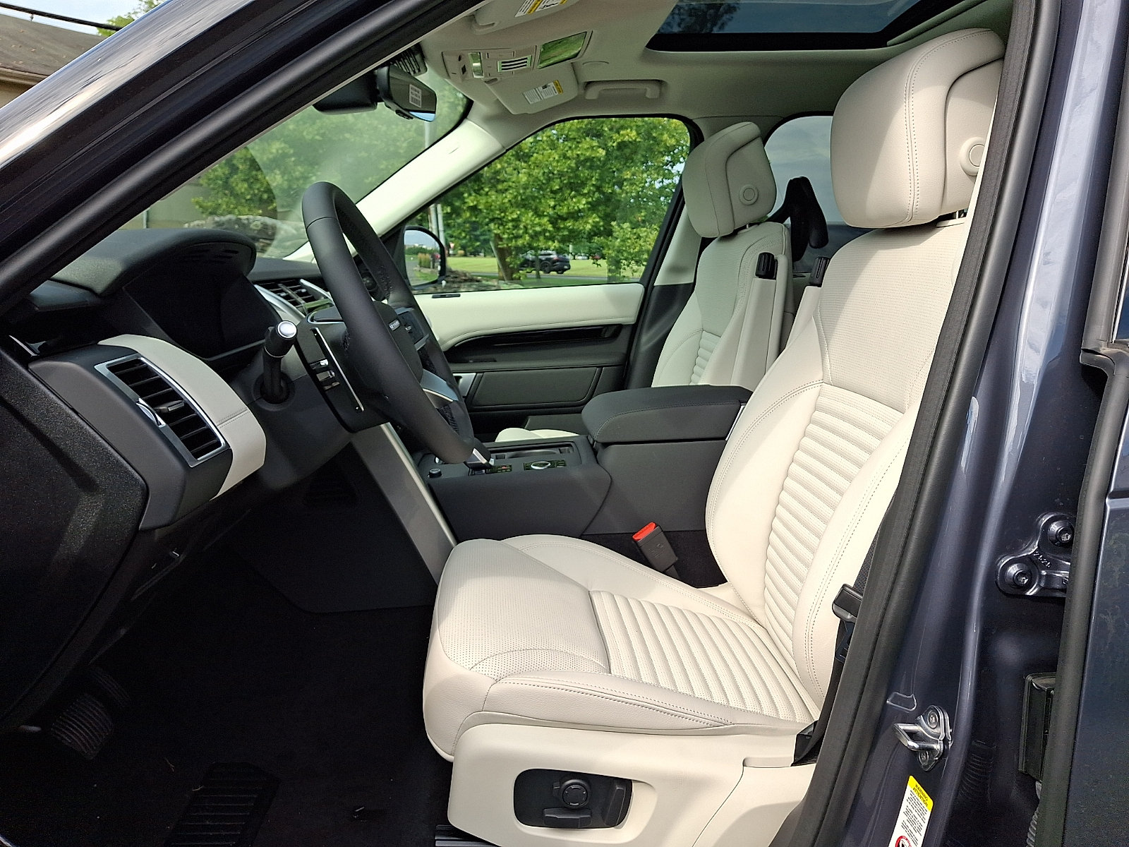 New 2026 Land Rover Discovery S AWD/4WD image 10