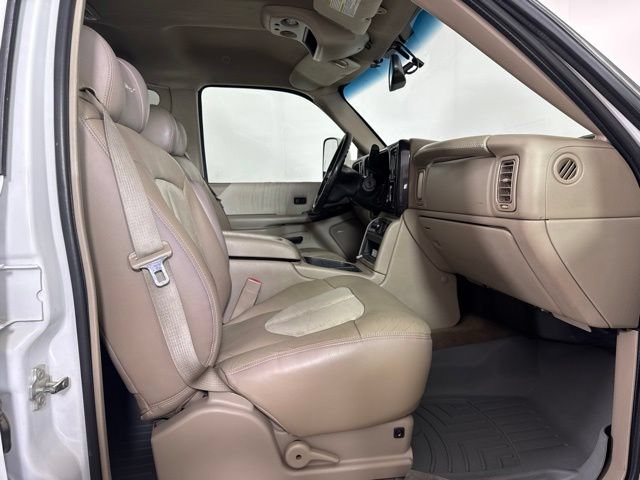 Used 2006 GMC Sierra 2500 SLE w/ Heavy-Duty Power Package AWD/4WD image 4