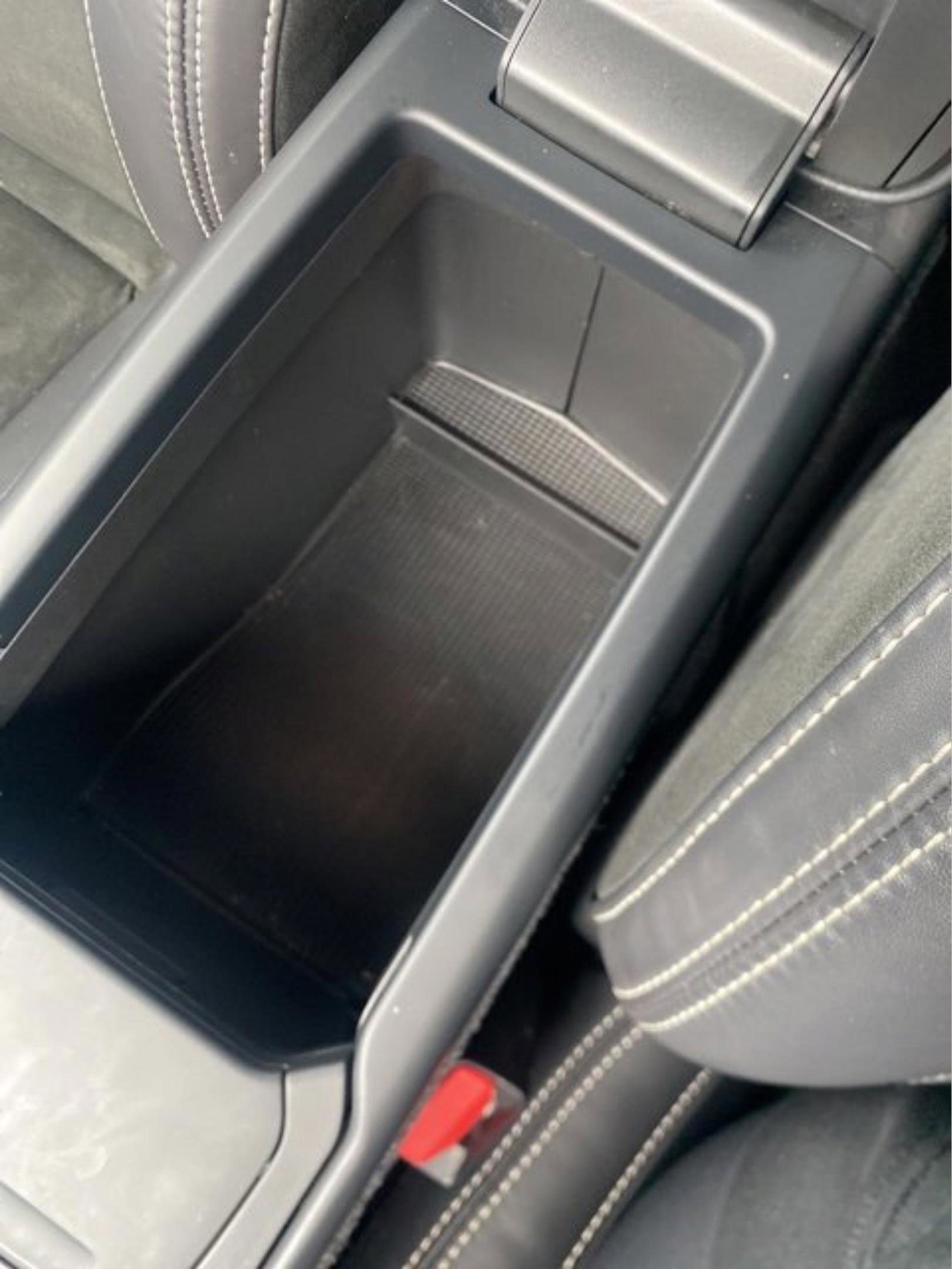 Used 2022 Volvo XC40 T4 R-Design w/ Climate Package image 28