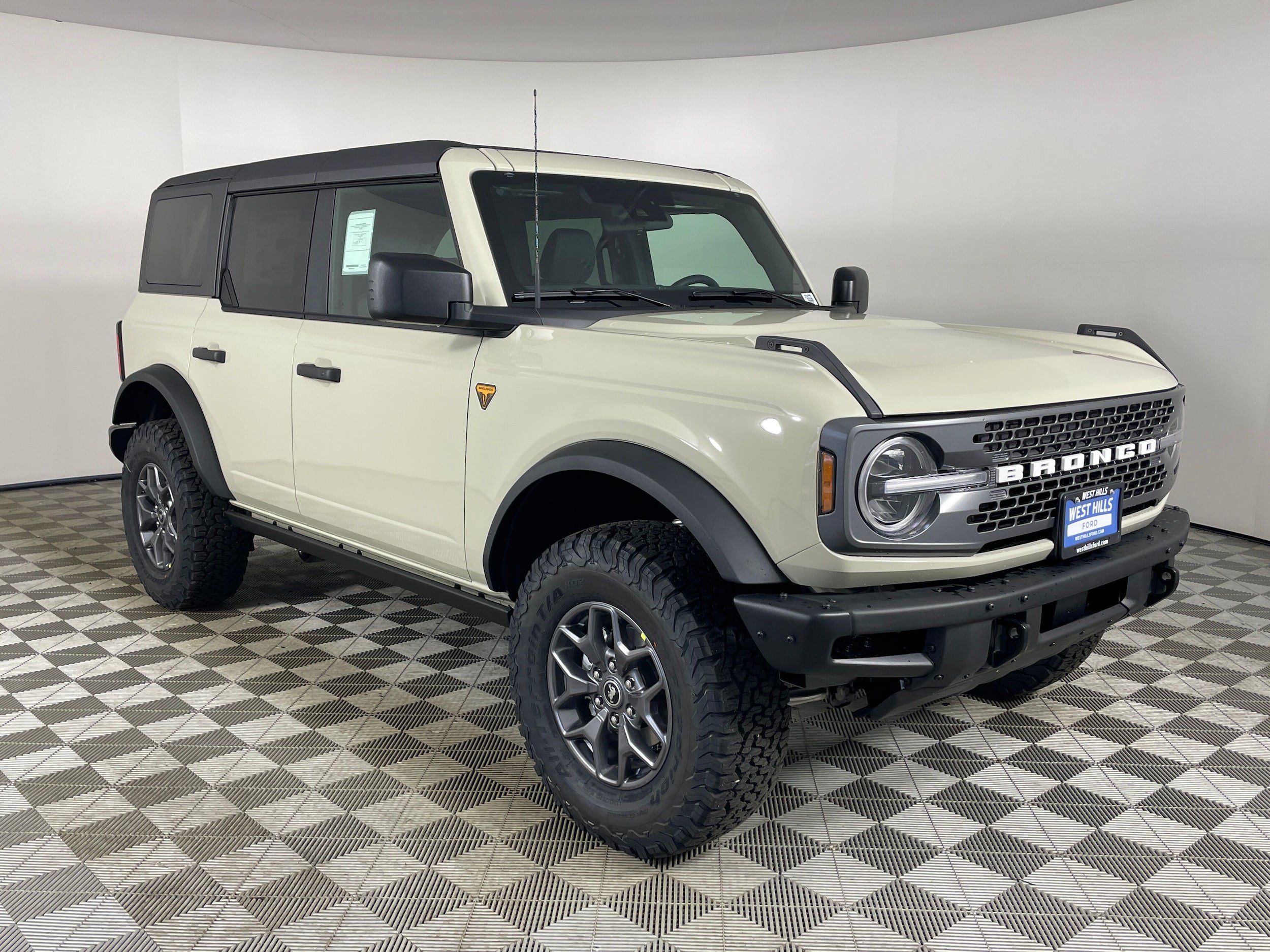 New 2025 Ford Bronco Badlands AWD/4WD image 24