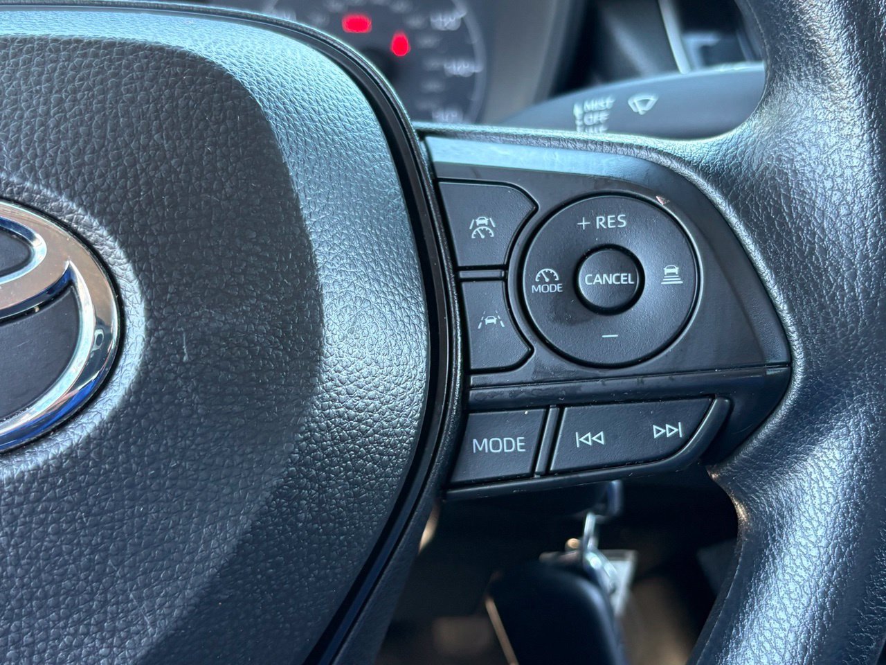 Used 2024 Toyota Corolla LE FWD image 32