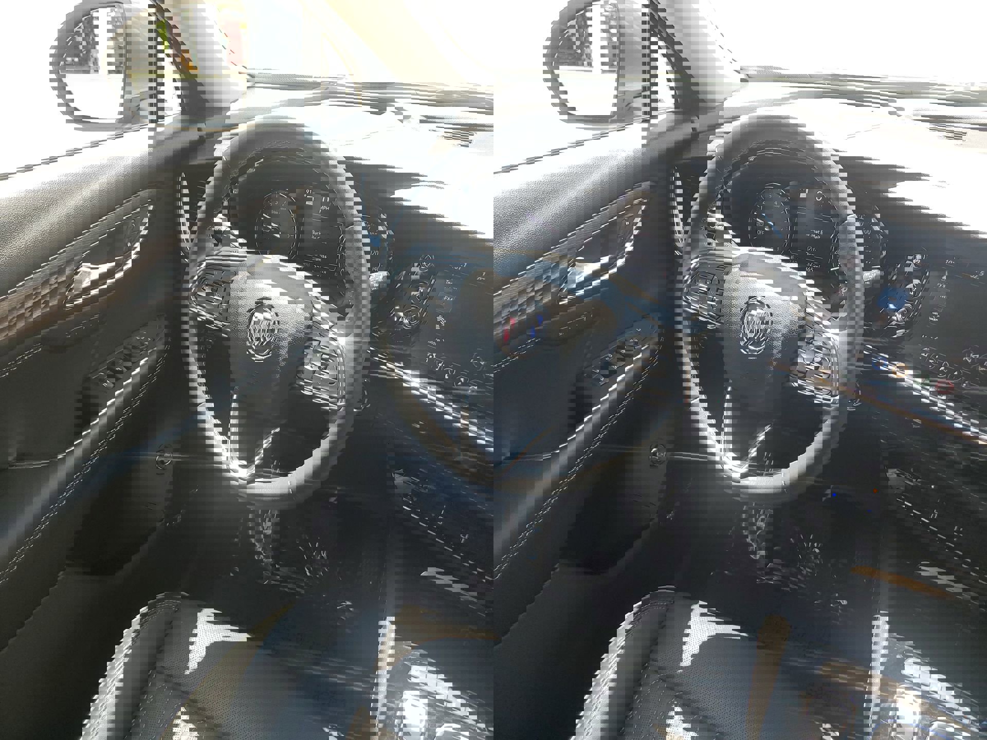 Certified 2022 Buick Envision Avenir w/ Technology Package II image 17