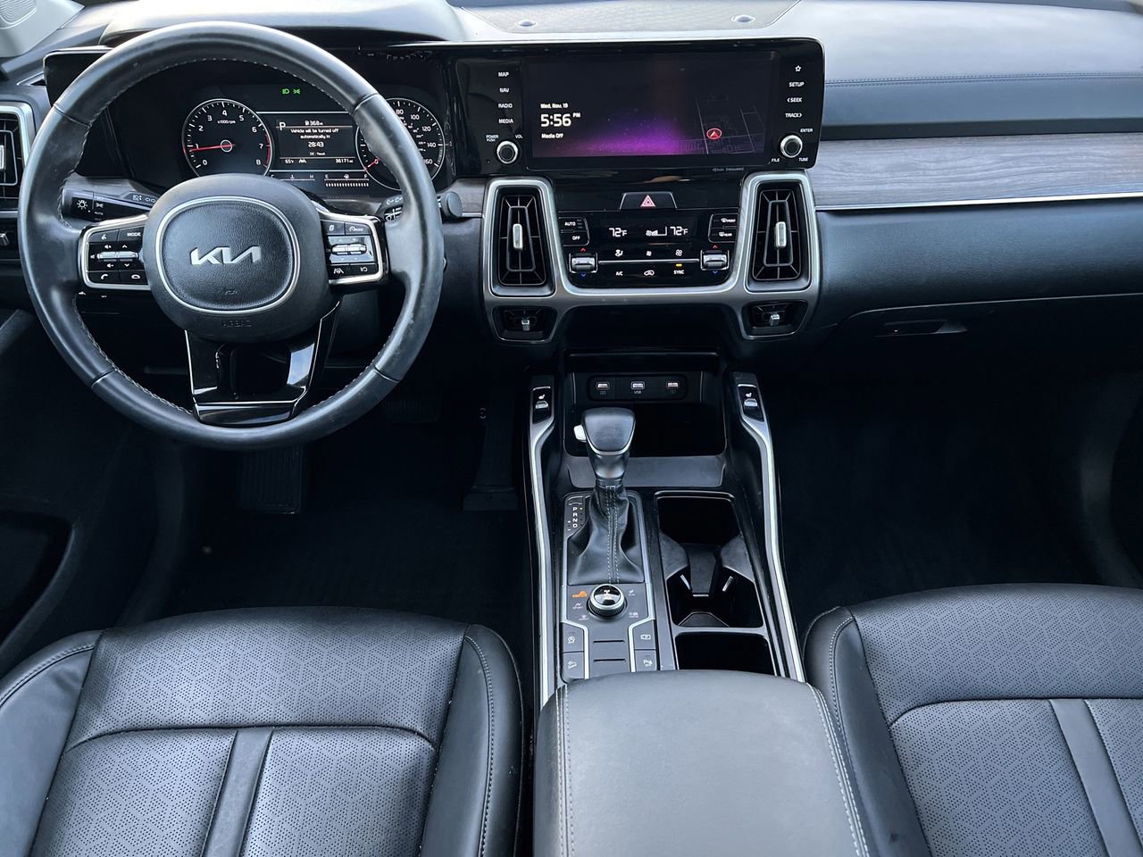 Used 2022 Kia Sorento S w/ Panoramic Sunroof Package image 2