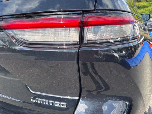 Used 2023 Jeep Grand Cherokee Limited AWD/4WD image 37