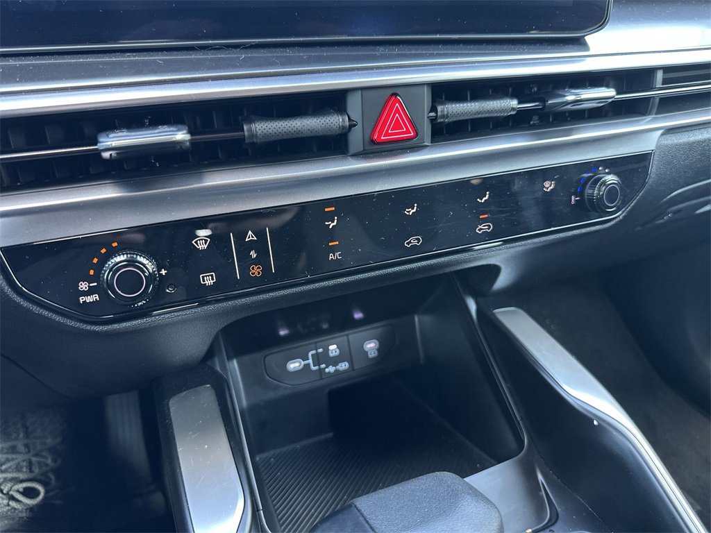 Used 2025 Kia Sorento LX image 18