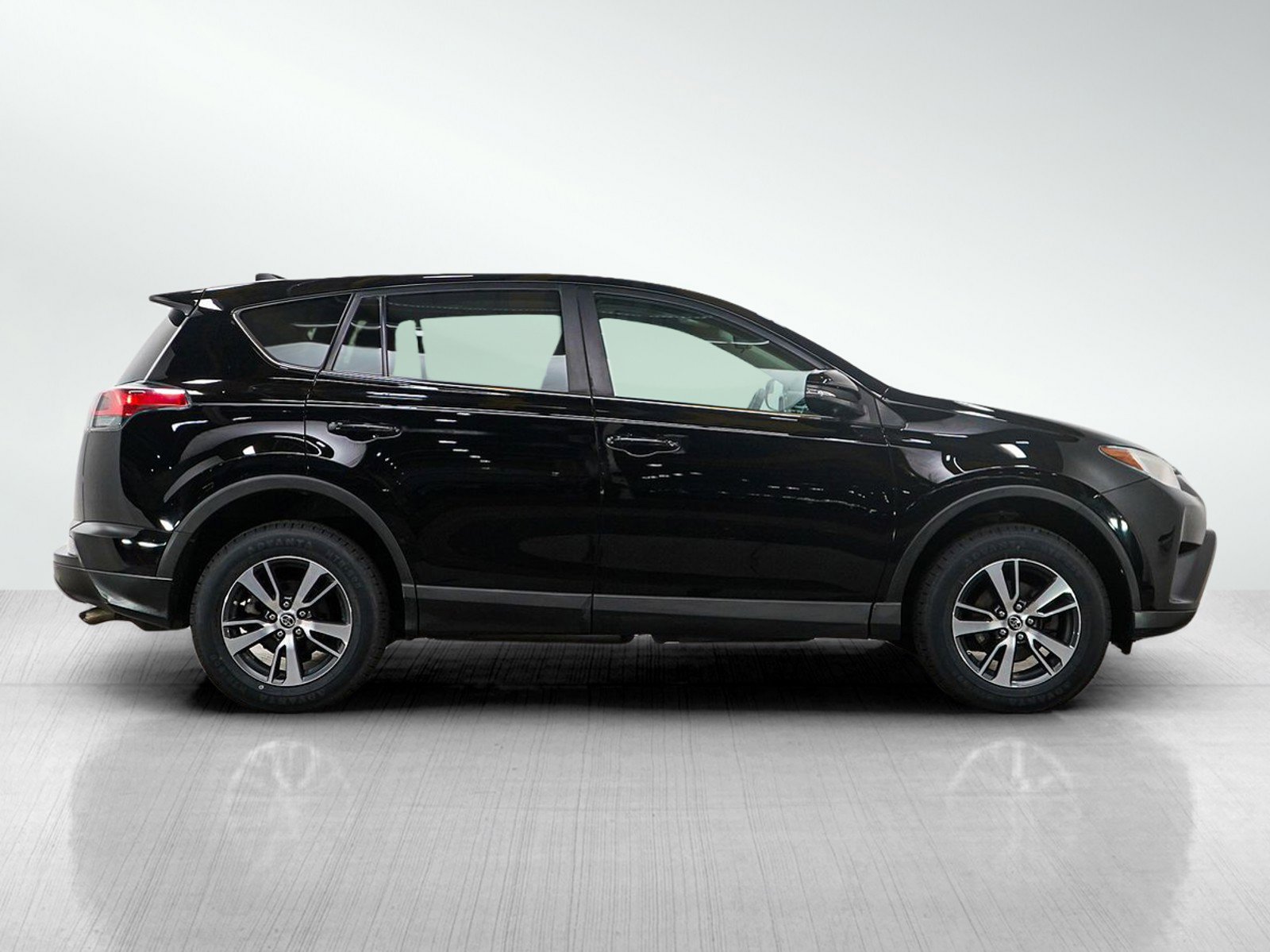 Used 2018 Toyota RAV4 XLE AWD/4WD image 6