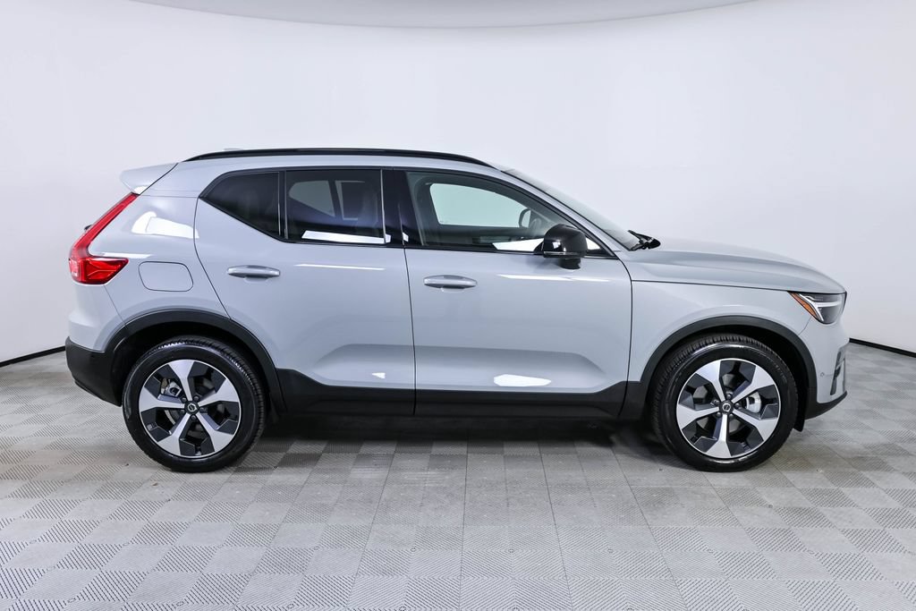 Certified 2026 Volvo XC40 B5 Plus AWD/4WD image 28