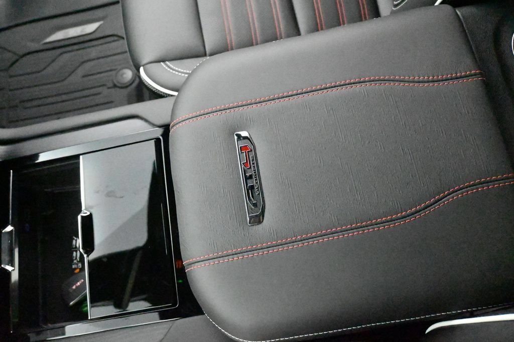 New 2026 GMC Yukon AT4 Ultimate w/ LPO, Floor Liner Package AWD/4WD image 16