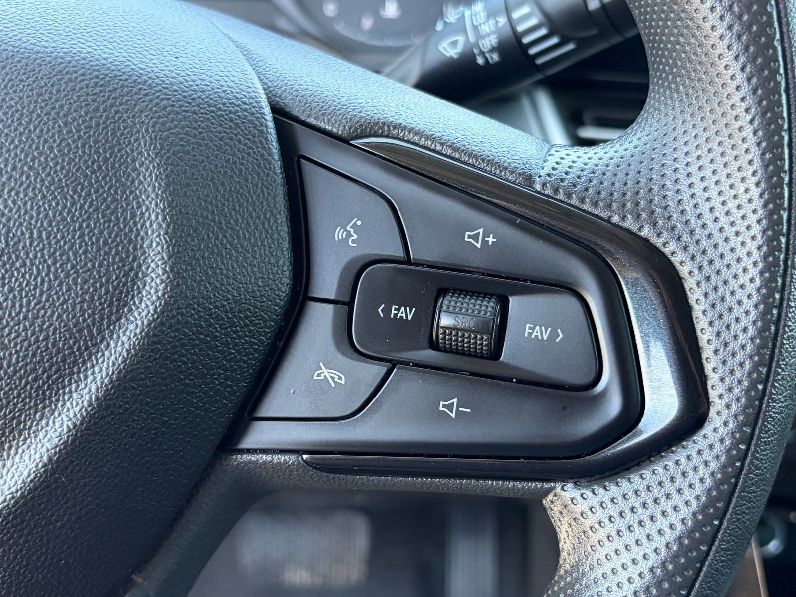 Used 2025 Chevrolet Trax LS image 21