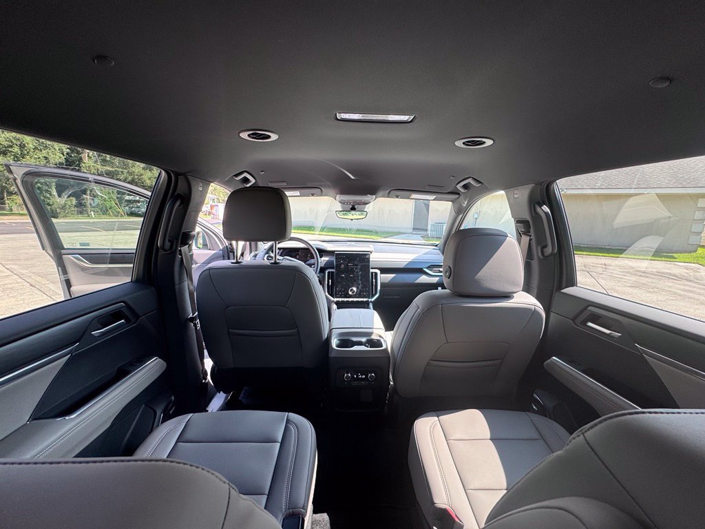 Used 2026 GMC Acadia Elevation w/ Elevation Premium Package FWD image 19