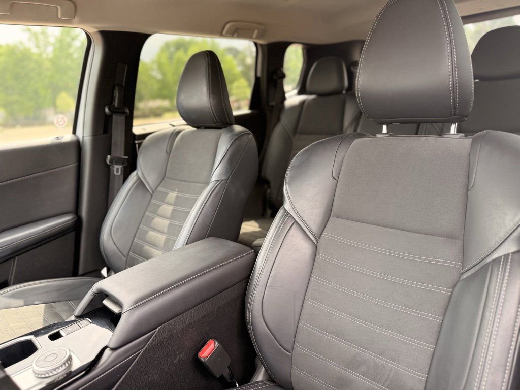 Used 2025 Mitsubishi Outlander SE FWD image 16