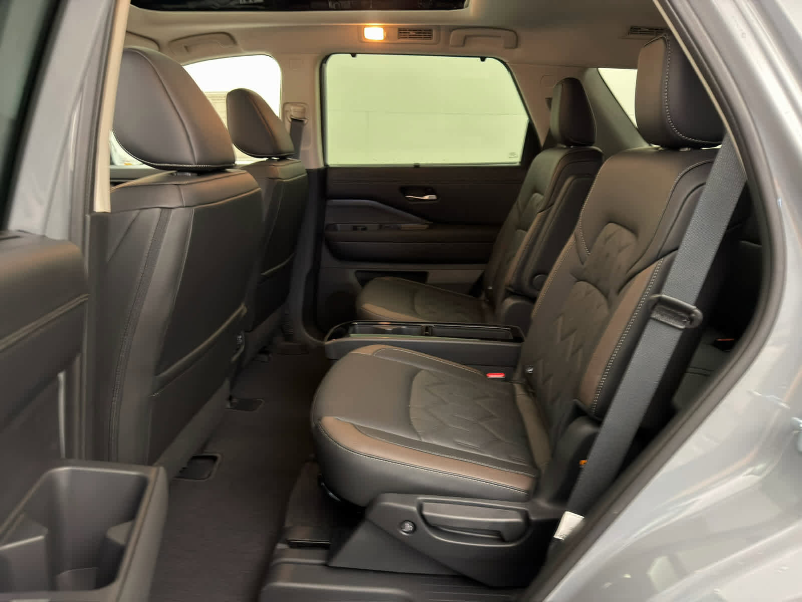 New 2026 Nissan Pathfinder Platinum image 16