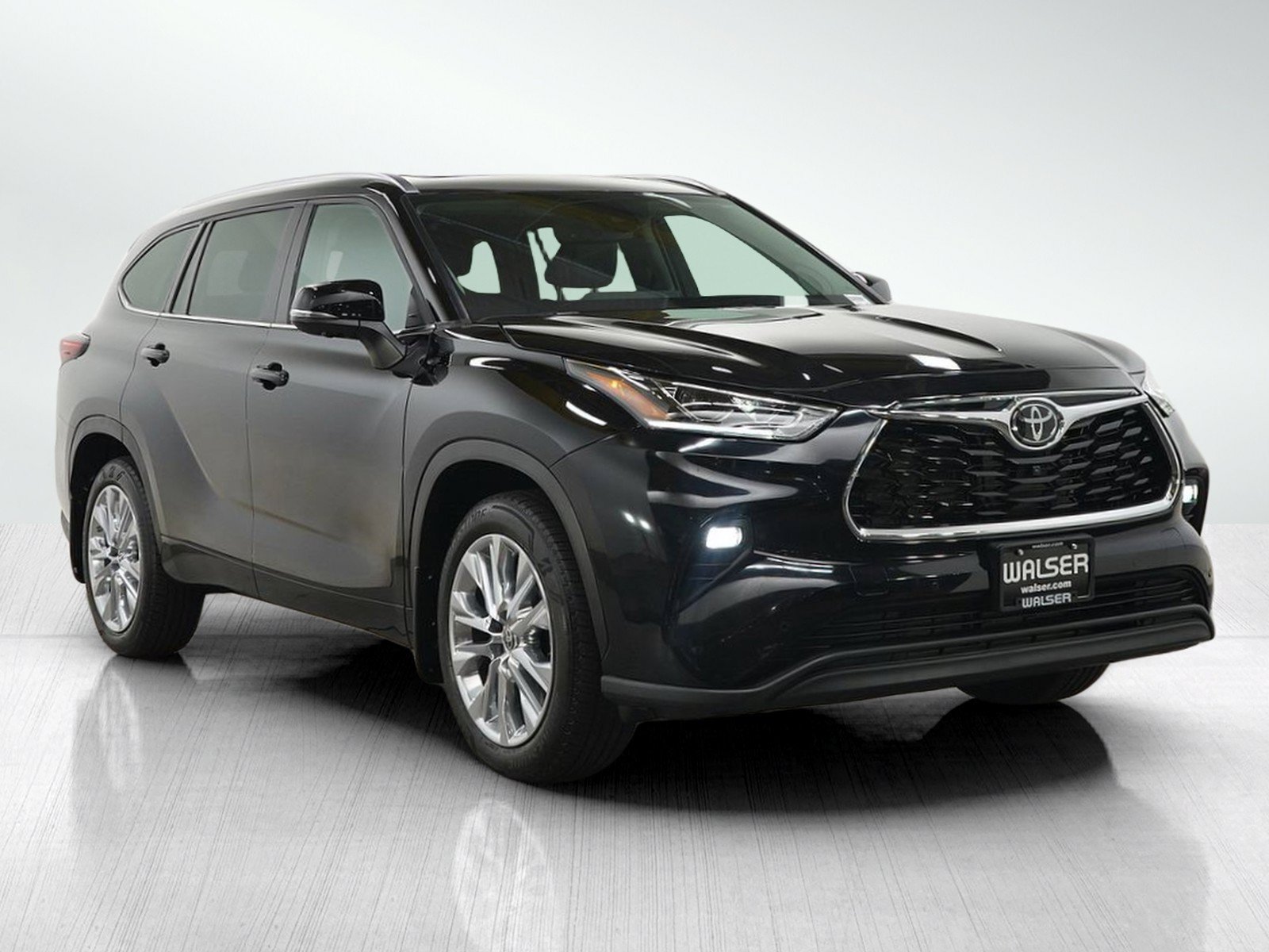 Used 2024 Toyota Highlander Limited AWD/4WD image 9