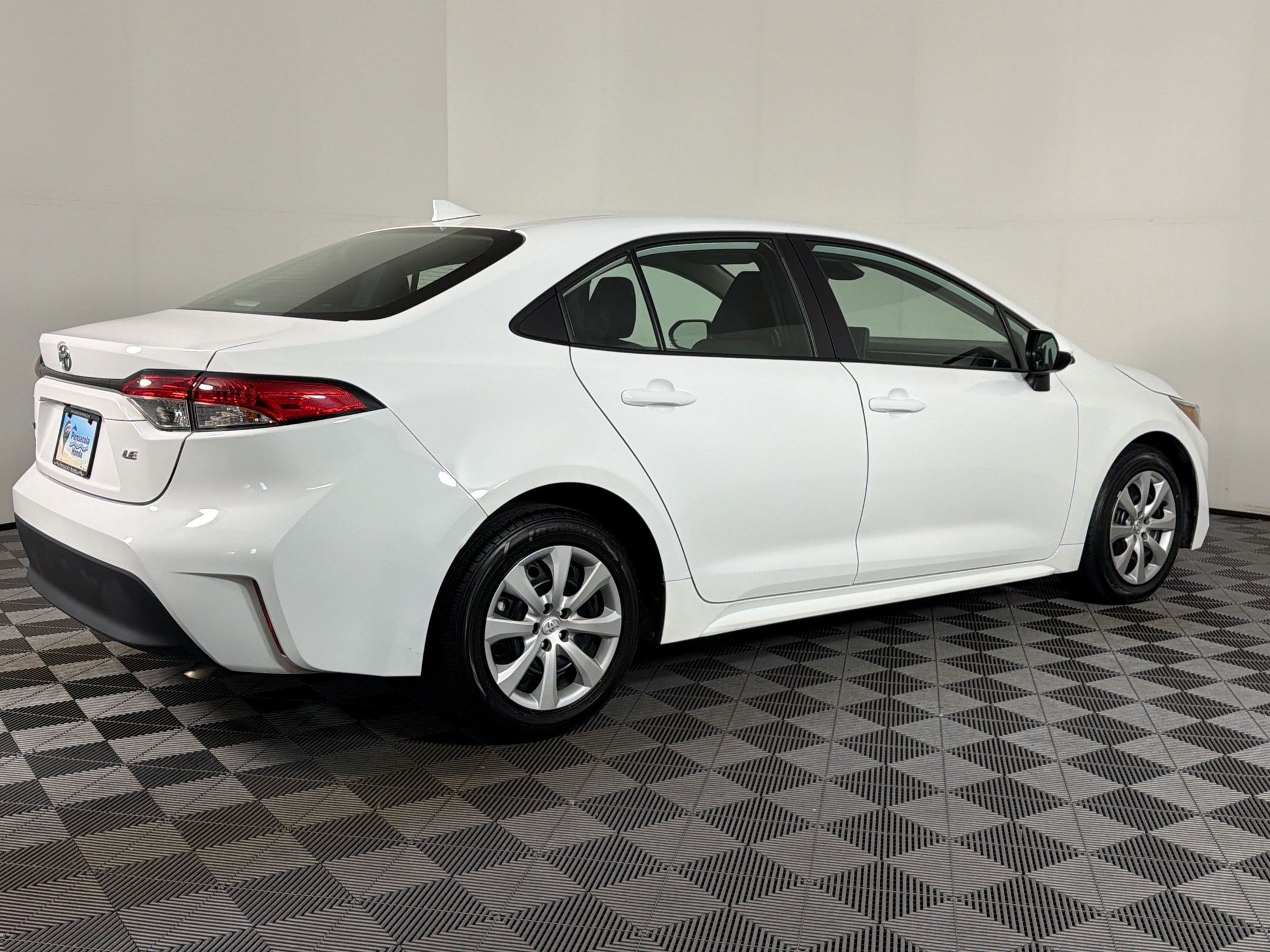 Used 2024 Toyota Corolla LE FWD image 7
