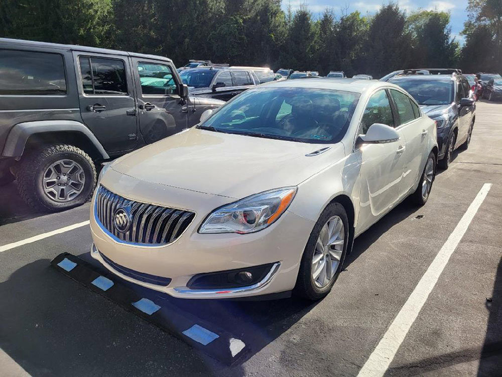 Used 2014 Buick Regal image 1