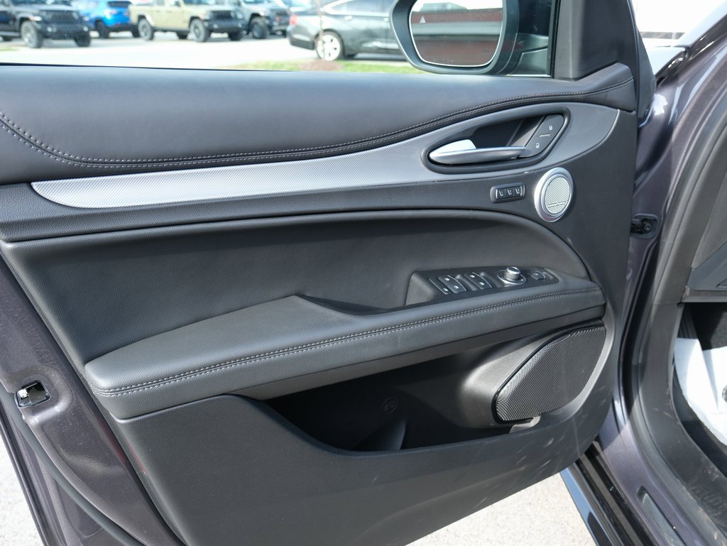 Used 2024 Alfa Romeo Stelvio Veloce image 15