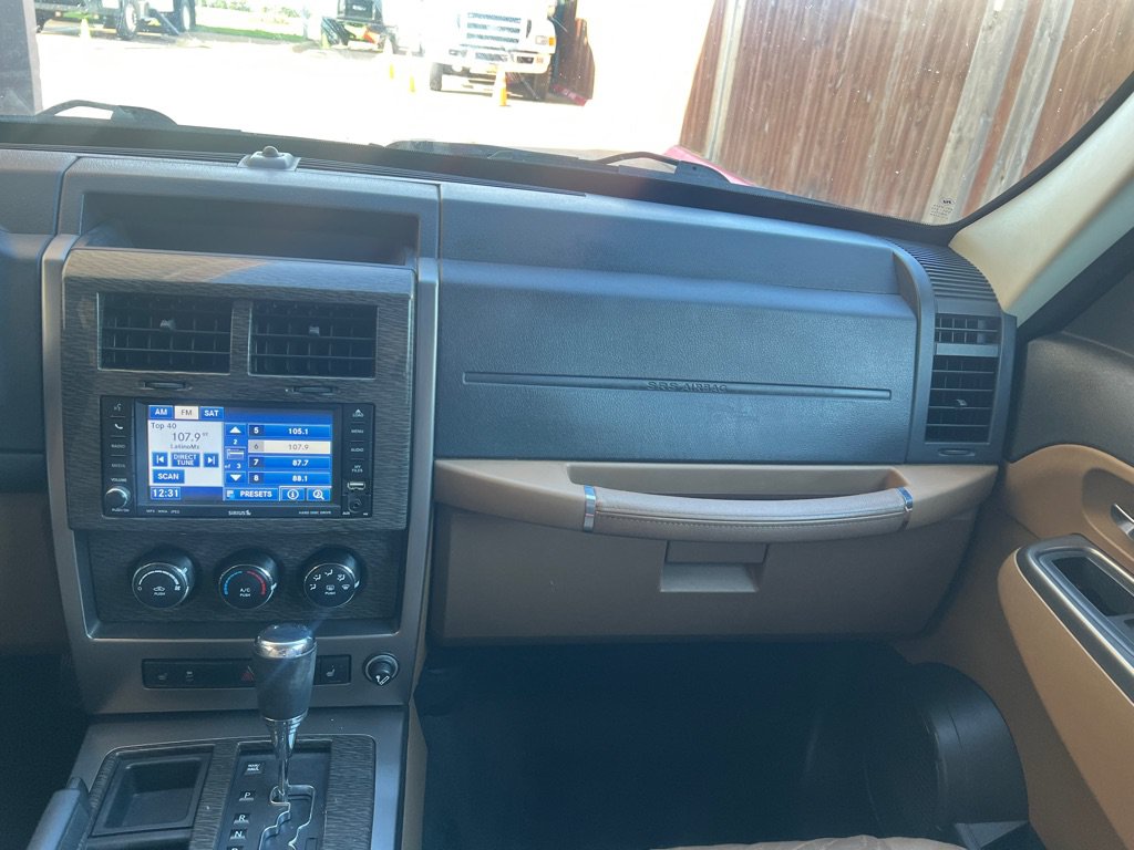Used 2011 Jeep Liberty Limited w/ Exterior Appearance Group RWD image 17